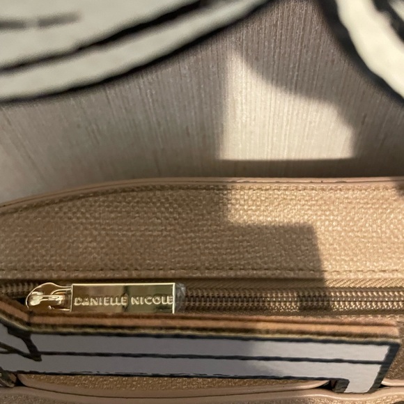 Disney’s Jungle Cruise Tan Shoulder Bag - Picture 6 of 10